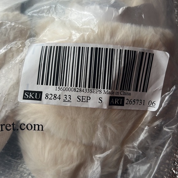 Victoria Secrets Pink Slippers Size Small - Picture 3 of 3